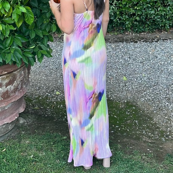 Colorful, flattering maxi - Picture 2 of 3